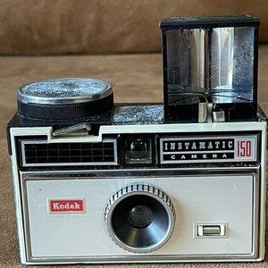 VINTAGE 1960s Kodak instamatic camera 150 (Not Working)